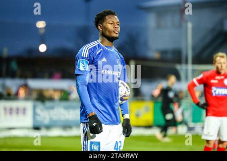 Lyngby, Dänemark. Dezember 2023. Tochi Chukwuani (42) von Lyngby BK während des 3F Superliga-Spiels zwischen Lyngby BK und Silkeborg IF im Lyngby Stadium in Lyngby. (Foto: Gonzales Photo/Alamy Live News Stockfoto