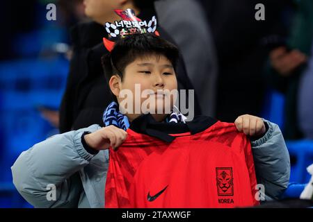 Manchester, Großbritannien. Dezember 2023. Junger koreanischer Fan vor dem Premier League-Spiel Manchester City gegen Tottenham Hotspur im Etihad Stadium, Manchester, Vereinigtes Königreich, 3. Dezember 2023 (Foto: Conor Molloy/News Images) Credit: News Images LTD/Alamy Live News Stockfoto