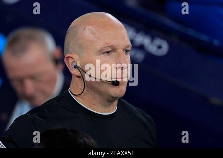 Manchester, Großbritannien. Dezember 2023. Schiedsrichter Simon Hooper vor dem Premier League-Spiel Manchester City gegen Tottenham Hotspur im Etihad Stadium, Manchester, Vereinigtes Königreich, 3. Dezember 2023 (Foto: Conor Molloy/News Images) Credit: News Images LTD/Alamy Live News Stockfoto