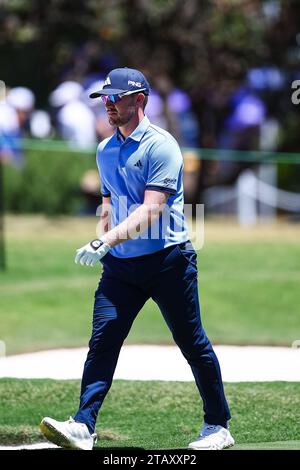 Dezember 2023; der Australian Golf Club und der Lakes Golf Club, Sydney, New South Wales, Australien; ISPS HANDA Australian Open Final Round; Connor Syme geht zu seinem Ball Stockfoto