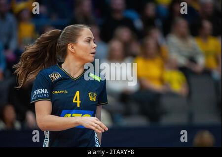 Göteborg, Schweden. Dezember 2023. Olivia Mellegård aus Schweden während des Spiels der IHF Frauen-Handball-Weltmeisterschaft 2023 zwischen Senegal und Schweden am 3. Dezember 2023. Quelle: PS Photo / Alamy Live News Stockfoto