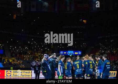 Göteborg, Schweden. Dezember 2023. Spieler aus Schweden während des Spiels der IHF Frauen Handball-Weltmeisterschaft 2023 zwischen Senegal und Schweden am 3. Dezember 2023. Quelle: PS Photo / Alamy Live News Stockfoto