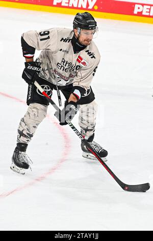 Eishockey DEL - Düsseldorfer EG vs Kölner Haie am 03.12.2023 im PSD Bank Dome in Düsseldorf Kölns Moritz Müller ( Nr.91) Foto: Osnapix Stockfoto