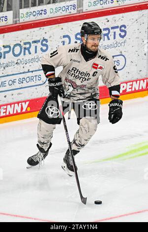 Eishockey DEL - Düsseldorfer EG vs Kölner Haie am 03.12.2023 im PSD Bank Dome in Düsseldorf Kölns Moritz Müller ( Nr.91) Foto: Osnapix Stockfoto