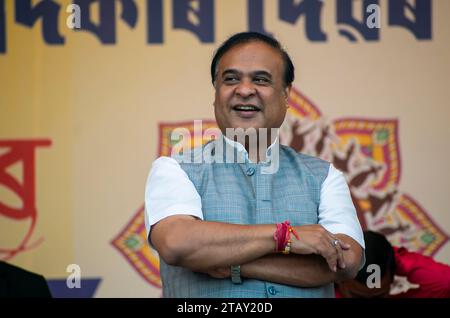 Guwahati, Indien. Dezember 2023. Assam-Ministerpräsident Dr. Himanta Bishwa Sarma nimmt am 3. Dezember 2023 an einer Veranstaltung in Guwahati, Assam, Indien, Teil. vor dem Todestag von Babasaheb Ambedkar, dem Vater der indischen Verfassung. (Foto: David Talukdar/NurPhoto) Credit: NurPhoto SRL/Alamy Live News Stockfoto