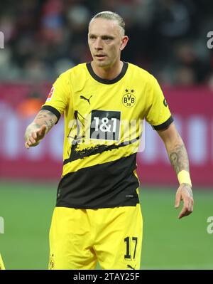 Leverkusen, Deutschland. Dezember 2023. Marius Wolf (BVB), Leverkusen, Deutschland, 03.12.2023, 1. Bundesliga, 13. Spieltag, Bayer 04 Leverkusen - Borussia Dortmund. DFL-VORSCHRIFTEN VERBIETEN DIE VERWENDUNG VON FOTOS ALS BILDSEQUENZEN UND/ODER QUASI-VIDEO. Credit: Jürgen Schwarz/Alamy Live News Stockfoto