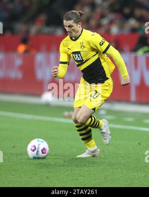 Leverkusen, Deutschland. Dezember 2023. Marcel Sabitzer (BVB), Leverkusen, Deutschland, 03.12.2023, 1. Bundesliga, 13. Spieltag, Bayer 04 Leverkusen - Borussia Dortmund. DFL-VORSCHRIFTEN VERBIETEN DIE VERWENDUNG VON FOTOS ALS BILDSEQUENZEN UND/ODER QUASI-VIDEO. Credit: Jürgen Schwarz/Alamy Live News Stockfoto