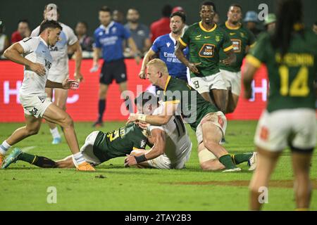 DUBAI, VAE, 3. Dezember 2023. Action vom Emirates Dubai Rugby 7s Turnier 2023. Südafrika besiegte Argentinien 12-7 und holte damit den fünften Pokal der Emirates Dubai 7s in Folge Stockfoto