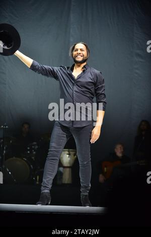 Miami, USA. Dezember 2023. HALLANDALE, FLORIDA - 2. DEZEMBER: Flamenco-Tänzer Joaquín Cortés tritt live auf der Bühne während seiner Esencia-Tour im James L. Knight Center am 2. Dezember 2023 in Miami, Florida auf. (Foto: JL/SIPA USA) Credit: SIPA USA/Alamy Live News Stockfoto