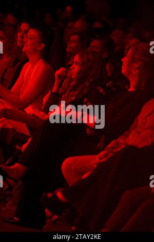 Miami, USA. Dezember 2023. HALLANDALE, FLORIDA - 2. DEZEMBER: Shakira nimmt am 2. Dezember 2023 an der Flamenco-Tänzerin Joaquín Cortés 'Esencia' im James L. Knight Center in Miami Teil. (Foto: JL/SIPA USA) Credit: SIPA USA/Alamy Live News Stockfoto