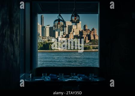 Blick vom Restaurant auf Manhattan New York, USA - 12. Mai 2023. Hochwertige Fotos Stockfoto