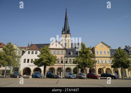 Altbauten, Johanneskirche, Marktplatz, Altstadt, Saalfeld, Thüringen, Deutschland *** Altbauten, St.. Johns Kirche, Marktplatz, Altstadt, Saalfeld, Thüringen, Deutschland Credit: Imago/Alamy Live News Stockfoto