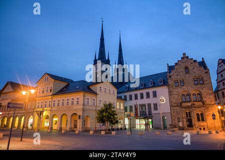 Altbauten, Johanneskirche, Marktplatz, Altstadt, Saalfeld, Thüringen, Deutschland *** Altbauten, St.. Johns Kirche, Marktplatz, Altstadt, Saalfeld, Thüringen, Deutschland Credit: Imago/Alamy Live News Stockfoto