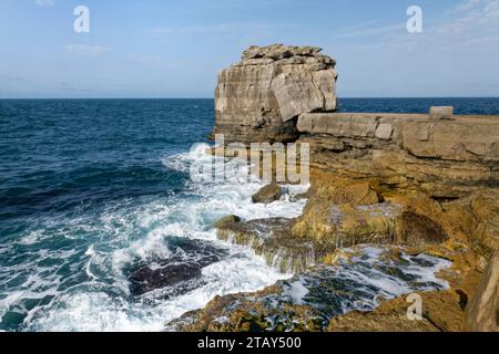 Pulpit Rock, übrig geblieben von Portland Stone Quarrying in Portland Bill, Isle of Portland, Dorset, UK, Oktober 2023. Stockfoto