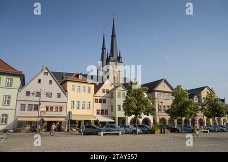 Altbauten, Johanneskirche, Marktplatz, Altstadt, Saalfeld, Thüringen, Deutschland *** Altbauten, St.. Johns Kirche, Marktplatz, Altstadt, Saalfeld, Thüringen, Deutschland Credit: Imago/Alamy Live News Stockfoto