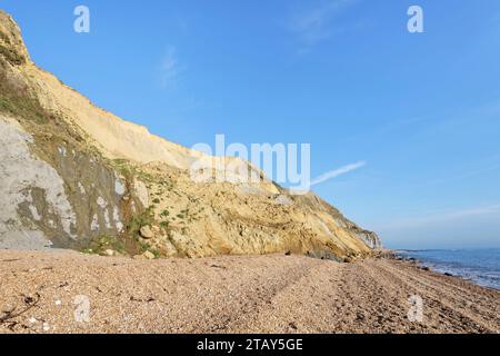 Einstürzender Abschnitt einer 200 Meter hohen Sandsteinklippe, einer der größten Klippenfälle in Großbritannien seit 60 Jahren, Seatown, Dorset, UK, Oktober 2023. Stockfoto