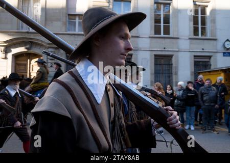 Genf, Schweiz - 11. Dezember 2022. Feierlichkeiten des jährlichen L' Escalade Festivals in Genf im Dezember mit Paraden, Musik, Schokolade und Wein. Stockfoto