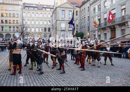 Genf, Schweiz - 11. Dezember 2022. Feierlichkeiten des jährlichen L' Escalade Festivals in Genf im Dezember mit Paraden, Musik, Schokolade und Wein. Stockfoto