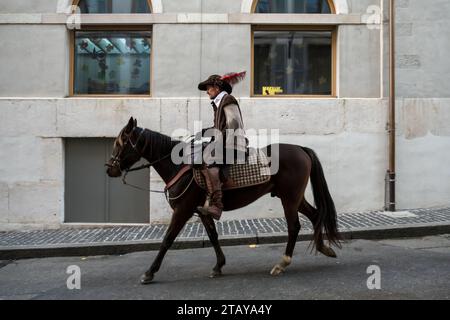 Genf, Schweiz - 11. Dezember 2022. Feierlichkeiten des jährlichen L' Escalade Festivals in Genf im Dezember mit Paraden, Musik, Schokolade und Wein. Stockfoto