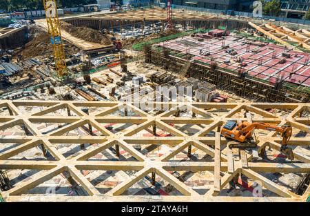 Panoramablick auf das geschäftige Stadtbild von Wuhan, China. Stockfoto