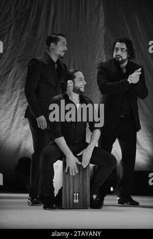 Hallandale, Florida, USA. Dezember 2023. Der Flamenco-Tänzer Joaquin Cortes tritt live auf der Bühne während seiner „Esencia“-Tour im James L. Knight Center am 2. Dezember 2023 in Miami, Florida, auf. Quelle: Mpi10/Media Punch/Alamy Live News Stockfoto