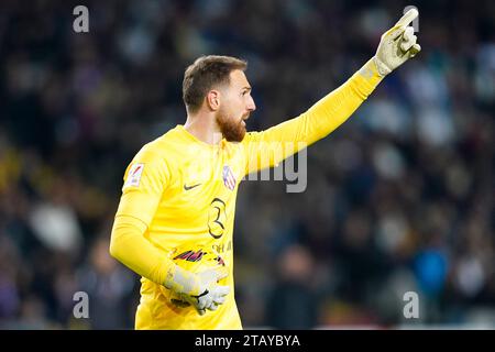 Barcelona, Spanien. Dezember 2023. Jan Oblak von Atletico de Madrid spielte am 3. Dezember 2023 im Stadion Lluis Companys in Barcelona, Spanien, während des Spiels La Liga EA Sports zwischen dem FC Barcelona und Atletico de Madrid. (Foto: Sergio Ruiz/PRESSINPHOTO) Credit: PRESSINPHOTO SPORTS AGENCY/Alamy Live News Stockfoto