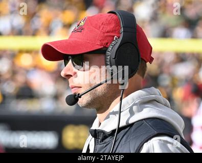 Pittsburgh, Usa. Dezember 2023. Jonathan Gannon, Cheftrainer der Arizona Cardinals im ersten Quartal gegen die Pittsburgh Steelers im Acrisure Stadium am Sonntag, den 3. Dezember 2023 in Pittsburgh. Foto: Archie Carpenter/UPI Credit: UPI/Alamy Live News Stockfoto