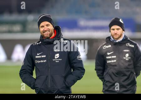 Drammen, Norwegen, 03. Dezember 2023. Branns Manager Eirik Horneland lächelt, nachdem sein Team in der norwegischen Eliteserie 2023 Zweiter wurde. Quelle: Frode Arnesen/Alamy Live News Stockfoto