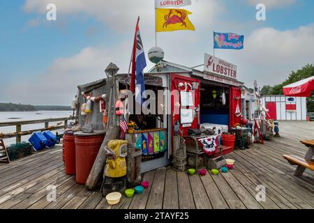 Wiscasset, ME USA – 12. Juli 2023: Sprague's Lobster Shack ist ein beliebter Ort für frische Hummer Roll und Muschelkuchen Stockfoto