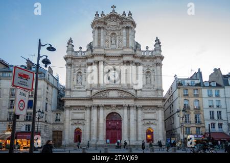 Paris, Frankreich, Stadtbild des Marais-Viertels mit Eglise Saint Paul Saint Louis, nur Editorial. Stockfoto