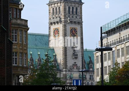 Das Hamburger Rathaus ist Sitz der Hamburger Bürgerschaft und des Senats der Freien und Hansestadt Hamburg. Das architektonisch prächtige Stockfoto