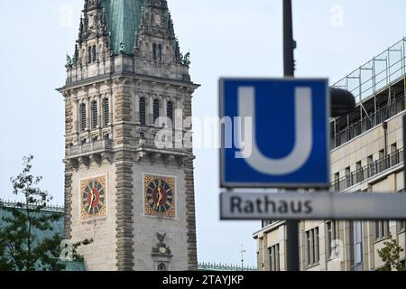 Das Hamburger Rathaus ist Sitz der Hamburger Bürgerschaft und des Senats der Freien und Hansestadt Hamburg. Das architektonisch prächtige Stockfoto