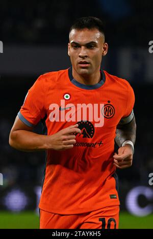 Neapel, Italien. November 2023. Neapel, Italien - Sonntag, 3. Dezember 2023: Lautaro Martínez vom FC Internazionale sieht beim Spiel der Serie A TIM zwischen SSC Napoli und FC Internazionale im Stadio Diego Armando Maradona, Neapel, Italien am 3. Dezember 2023 in Aktion. Quelle: Nicola Ianuale/Alamy Live News Stockfoto