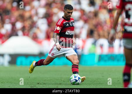 ARRASCAETA von Flamengo während des Spiels zwischen Flamengo und Cuiaba als Teil der Brasileirao Serie A 2023 im Maracana Stadium am 03. Dezember 2023 in Rio de Janeiro, Brasilien. Stockfoto