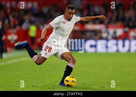 Sevilla, Spanien. Dezember 2023. Fernando (20) vom Sevilla FC, der während des LaLiga-Spiels zwischen Sevilla FC und Villarreal im Estadio Ramon Sanchez Pizjuan in Sevilla zu sehen war. (Foto: Gonzales Photo/Alamy Live News Stockfoto