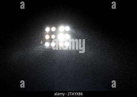 Dortmund, Deutschland. Dezember 2023. 3. Liga - Borussia Dortmund II - TSV 1960 München am 04.11.2023 im Stadion Rote Erde in Dortmund Flutlicht bei Schneefall Foto: Osnapix Credit: dpa/Alamy Live News Stockfoto