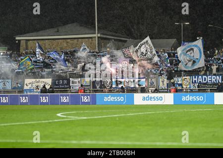 Dortmund, Deutschland. Dezember 2023. 3. Liga - Borussia Dortmund II - TSV 1960 München am 04.11.2023 im Stadion Rote Erde in Dortmund Fans aus München Foto: Osnapix Credit: dpa/Alamy Live News Stockfoto