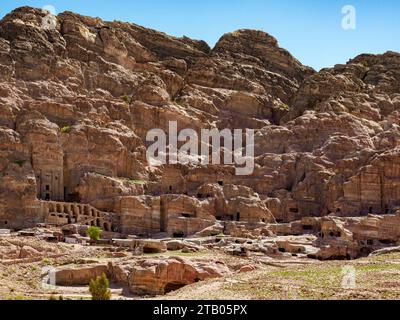 Königliche Gräber, archäologischer Park Petra, UNESCO-Weltkulturerbe, eines der 7 neuen Weltwunder, Jordanien. Stockfoto
