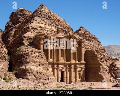 Das Petra Kloster (Al Dayr), der Archäologische Park Petra, ein UNESCO-Weltkulturerbe, 7 neue Weltwunder, Jordanien. Stockfoto