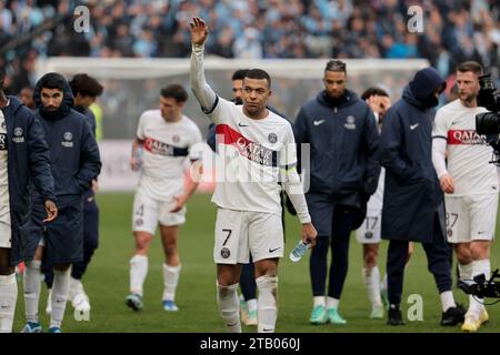 Le Havre, Frankreich. Dezember 2023. Kylian Mbappe von PSG feiert den Sieg nach dem Fußballspiel der französischen Meisterschaft Ligue 1 zwischen Le Havre AC und Paris Saint-Germain am 3. Dezember 2023 im Oceane-Stadion in Le Havre, Frankreich - Foto Jean Catuffe/DPPI Credit: DPPI Media/Alamy Live News Stockfoto