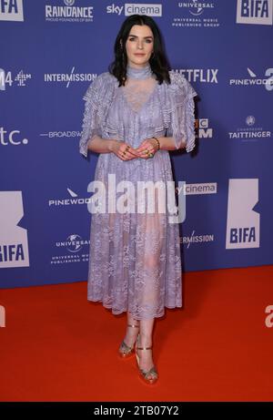 London, Großbritannien. Dezember 2023. Aisling Bea kommt bei den British Independent Film Awards 2023, Old Billingsgate Market, London. Quelle: Doug Peters/EMPICS/Alamy Live News Stockfoto