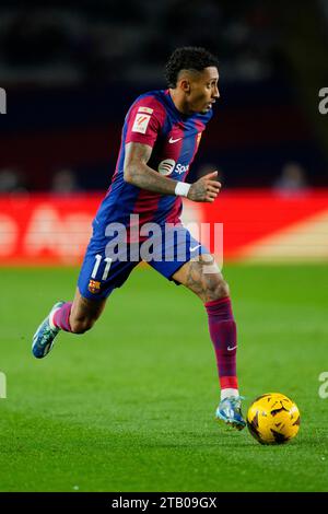 Barcelona, Spanien. Dezember 2023. Raphina (FC Barcelona) in Aktion während des Fußballspiels La Liga zwischen dem FC Barcelona und Atletico de Madrid am 3. Dezember 2023 im Lluis Companys Stadion in Barcelona. Foto: Siu Wu. Quelle: dpa/Alamy Live News Stockfoto