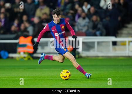 Barcelona, Spanien. Dezember 2023. Pedri (FC Barcelona) in Aktion während des Fußballspiels La Liga zwischen dem FC Barcelona und Atletico de Madrid am 3. Dezember 2023 im Lluis Companys Stadion in Barcelona, Spanien. Foto: Siu Wu. Quelle: dpa/Alamy Live News Stockfoto