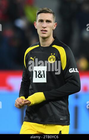 Leverkusen, Deutschland. Dezember 2023. Nico Schlotterbeck ( Borussia Dortmund). Deutschland, Bayer 04 Leverkusen gegen Borussia Dortmund, Fussball, Bundesliga, 13. Spieltag, Spielzeit 2023/2024, 03.12.2023 DFL-VORSCHRIFTEN VERBIETEN JEDE VERWENDUNG VON FOTOGRAFIEN ALS BILDSEQUENZEN UND/ODER QUASI-VIDEO Foto: Eibner-Pressefoto/Thomas Thienel Credit: dpa/Alamy Live News Stockfoto