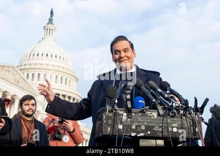 Washington, Usa. November 2023 30. Pressemitteilung des Repräsentanten der Vereinigten Staaten George Santos (Republikaner von New York) vor dem Kapitol der Vereinigten Staaten in Washington, DC, USA, Donnerstag, November 30, 2023. Foto: Rod Lamkey /CNP/ABACAPRESS.COM Credit: abaca Press/Alamy Live News Stockfoto