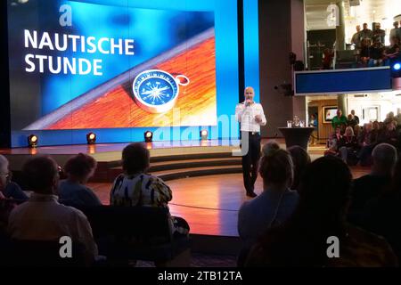 AIDA Nova Kapitain Jens Janauscheck in verschiedenen Porträts, Kreuzfahrt-Fotoeindruecke zum Thema Kreuzfahrt bei einer AIDAnova Kreuzfahrt auf Metropolentour von Hamburg ueber Rotterdam, Zeegbruegge, Cherbourg, Southampton und wieder zurueck nach Hamburg. Kreuzfahrt - AIDAnova *** AIDA Nova Kapitän Jens Janauscheck in verschiedenen Porträts, Kreuzfahrt Fotoimpressionen zum Thema Kreuzfahrt auf einer AIDAnova Kreuzfahrt auf einer Großstadtrundfahrt von Hamburg über Rotterdam, Zeegbruegge, Cherbourg, Southampton und zurück nach Hamburg Kreuzfahrt AIDAnova Credit: Imago/Alamy Live News Stockfoto