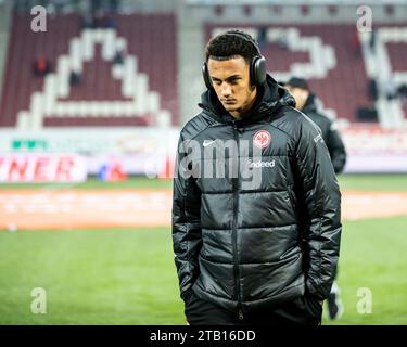 Augsburg, Deutschland. Dezember 2023. Tuta (Eintracht Frankfurt, #35) GER, FC Augsburg gegen Eintracht Frankfurt, 1. Bundesliga Fussball, 13. Spieltag, Saison 2023/2024, 03.12.2023 DFB/DFL-VORSCHRIFTEN VERBIETEN JEDE VERWENDUNG VON FOTOGRAFIEN ALS BILDSEQUENZEN UND/ODER QUASI-VIDEO Foto: Eibner-Pressefoto/Roger Buerke Credit: dpa/Alamy Live News Stockfoto