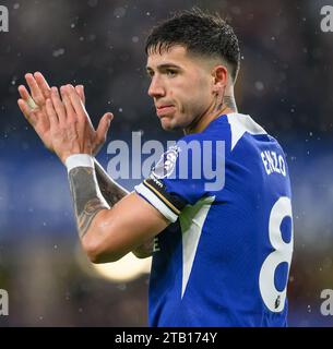 London, Großbritannien. Dezember 2023 - Chelsea gegen Brighton & Hove Albion - Premier League - Stamford Bridge. Chelsea's Enzo Fernandez während des Spiels gegen Brighton. Bildnachweis: Mark Pain / Alamy Live News Stockfoto