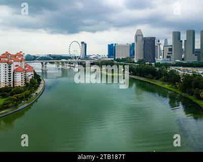 Aus der Vogelperspektive auf das Kallang Basin mit Blick auf die Marina Bay und die Rennstrecke in Singapur Stockfoto