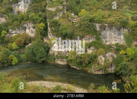 Das mittelalterliche Dorf Castelbouc in den Gorges du Tarn, unterhalb des Plateaus Causse Méjean in Lozère, Frankreich. Stockfoto